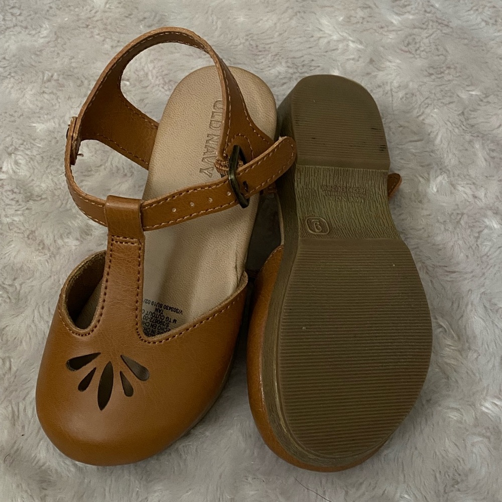 Barely worn Old Navy size 9